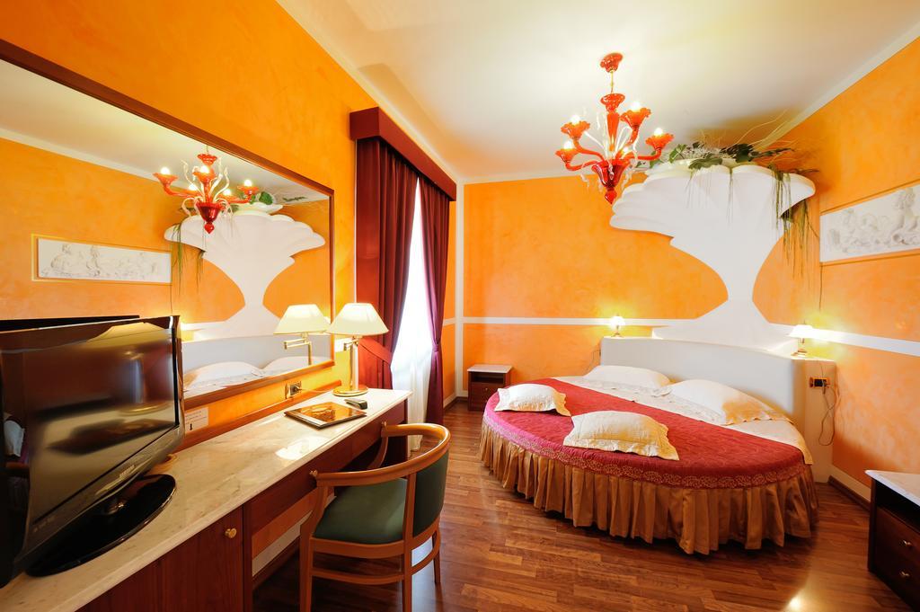 Hotel Benessere Villa Fiorita コルフィオリト エクステリア 写真