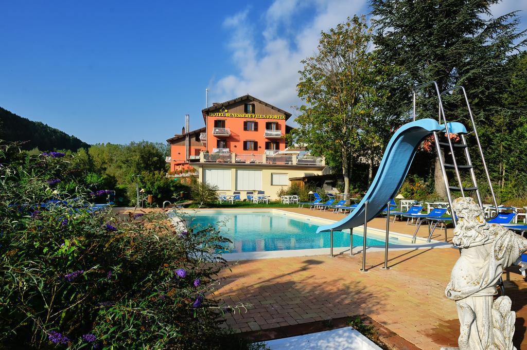 Hotel Benessere Villa Fiorita コルフィオリト エクステリア 写真